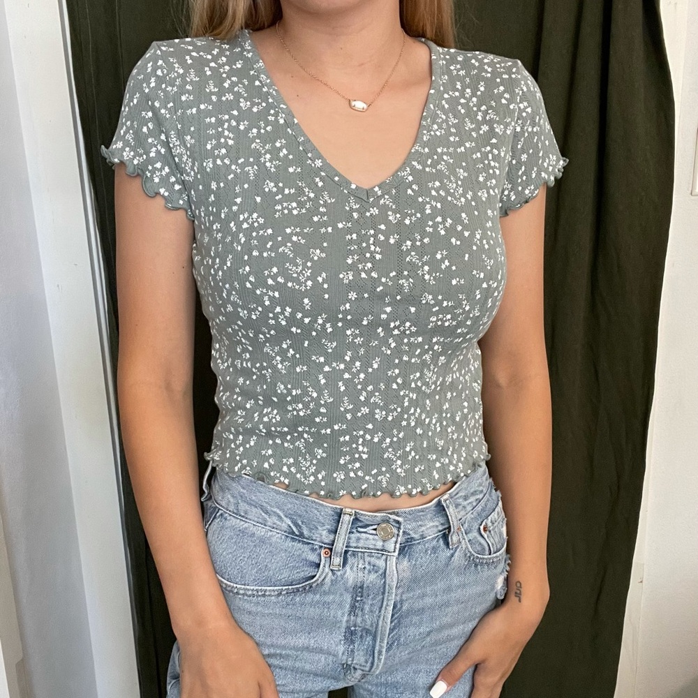 pink rose super pretty crop top! size S! amazing for summer!
